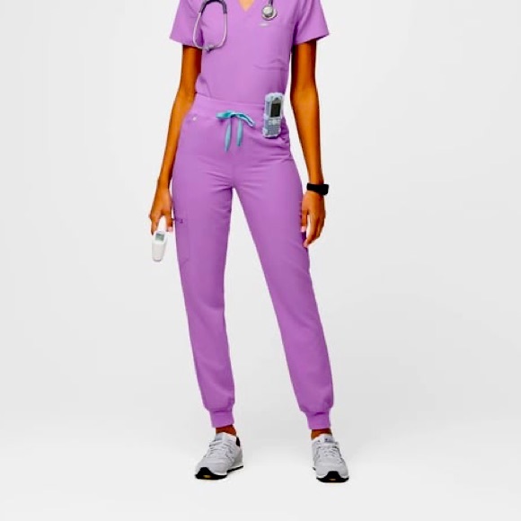 New pair of lilac purple scrub bottom jogger size large . To big for me - Picture 1 of 2